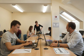 Студенты Cork English College на занятиях