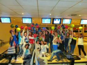 Студенты Shandon Language Solutions в боулинге