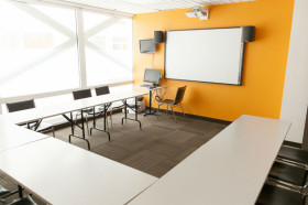 Класс в EC Montreal