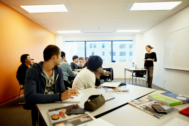 Студенты EC Vancouver на занятиях