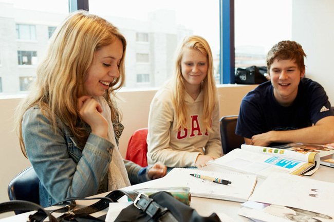 Студенты EC Vancouver на занятиях