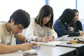 Студенты EC Vancouver на занятиях