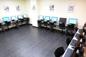 Компьютерный класс в Embassy English Toronto