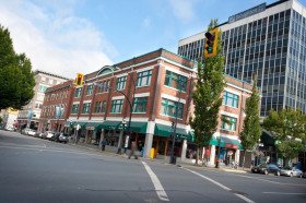 Здание Embassy English Victoria