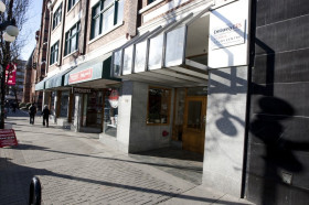 Здание Embassy English Victoria