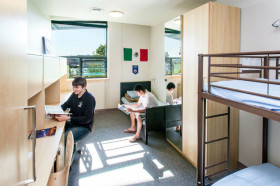 Жилая комната для студентов Класс в Bodwell High School Vancouver