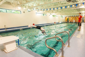 Бассейн в Bodwell High School Vancouver