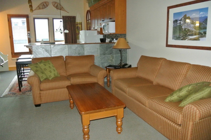 Жилая комната для студентов Bodwell High School Whistler