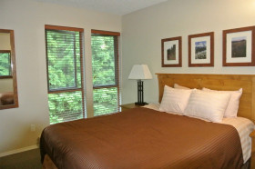 Жилая комната для студентов Bodwell High School Whistler