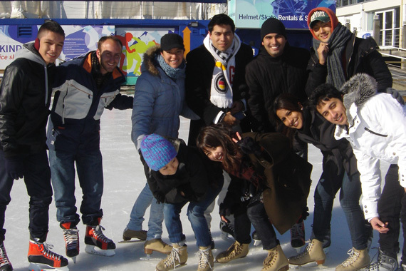 Студенты ILAC Toronto катаются на коньках
