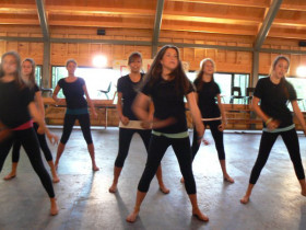 Студенты Onondaga Camp занимаются танцами