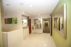 Холл в гостинице для проживания студентов Embassy English Auckland