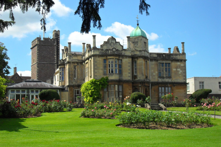 Здание Badminton School