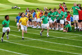 Студенты Barnard Castle School занимаются бегом