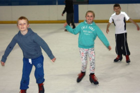 Студенты Barnard Castle School на катке