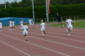 Студенты Bedford School занимаются бегом