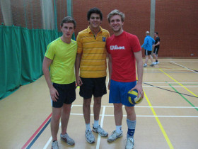 Студенты Bradfield College в спортзале