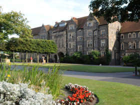 Здание Brighton College