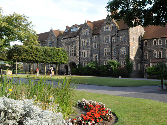 Здание Brighton College