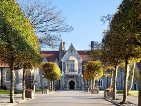 Здание Brighton College