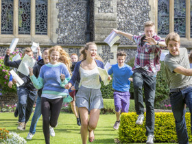 Студенты Brighton College