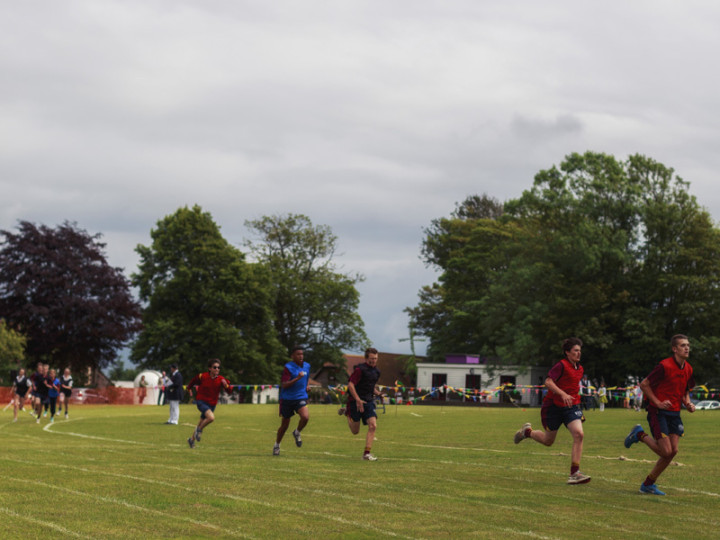 Студенты Buckswood School занимаются бегом