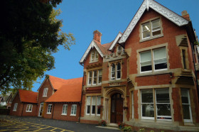 Здание CATS College