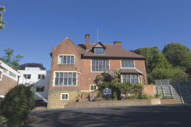 Здание Cambridge Tutors College