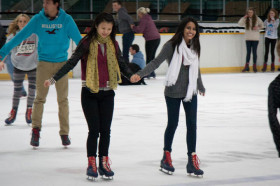 Студенты Cambridge Tutors College на катке