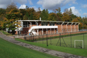 Территория Caterham School