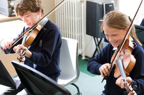 Студенты Cheltenham College на занятиях музыкой