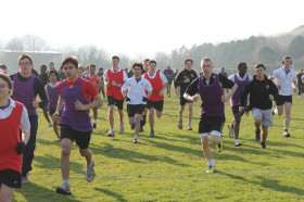 Студенты Dover College занимаются бегом