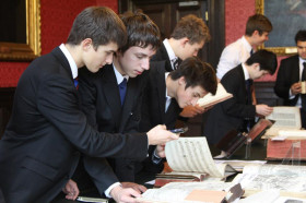 Студенты Dulwich College