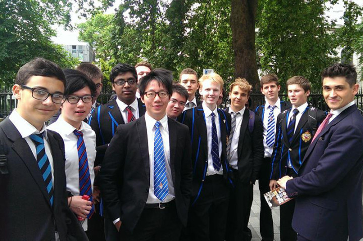 Студенты Dulwich College