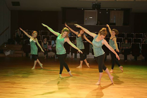 Студенты Eastbourne College занимаются хореографией