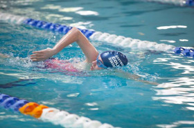 Студенты Eastbourne College занимаются плаванием