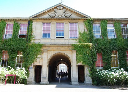 Здание Haileybury College