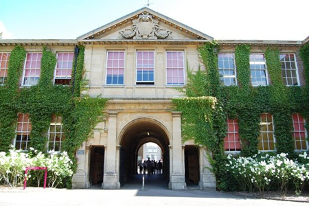 Здание Haileybury College