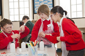 Студенты Haileybury College на занятиях