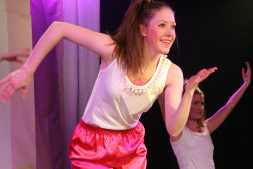 Студенты Hurspierpoint College занимаются танцами