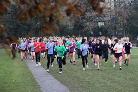 Студенты Hurspierpoint College занимаются бегом