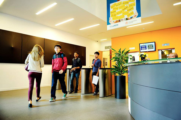 Ресепшен в INTO City University London