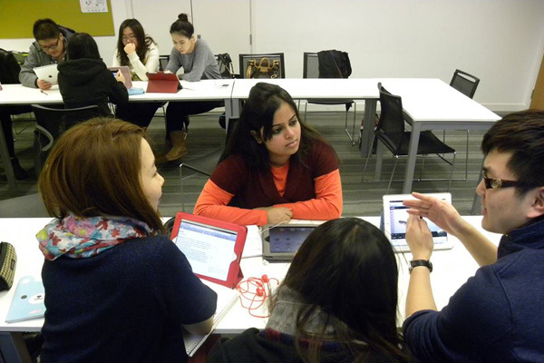 Студенты INTO City University London на занятиях