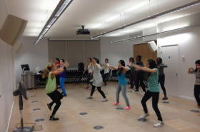 Студенты INTO East Anglia University на занятиях танцами