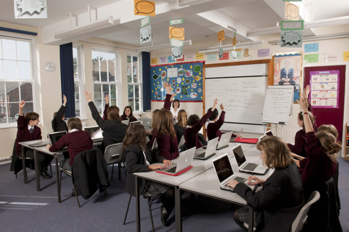 Студенты Kent College на занятиях