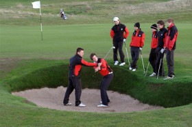 Студенты Loretto играют в гольф