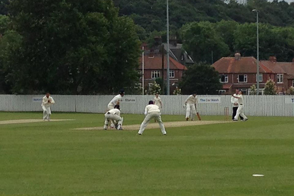 Студенты Loretto играют в бейсбол