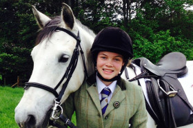 Студенты Loretto занимаются конным спортом