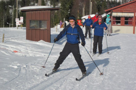 Студенты Loretto катаются на лыжах