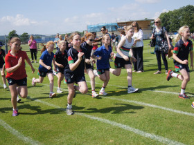 Студенты Millfield School занимаются бегом